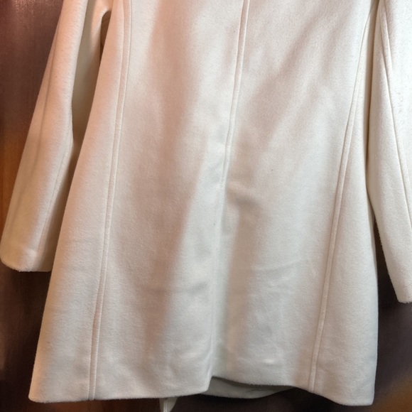 MIDI length off white asymmetrical zipper with sheared collar. Full zip XL. 302 - Picture 6 of 8